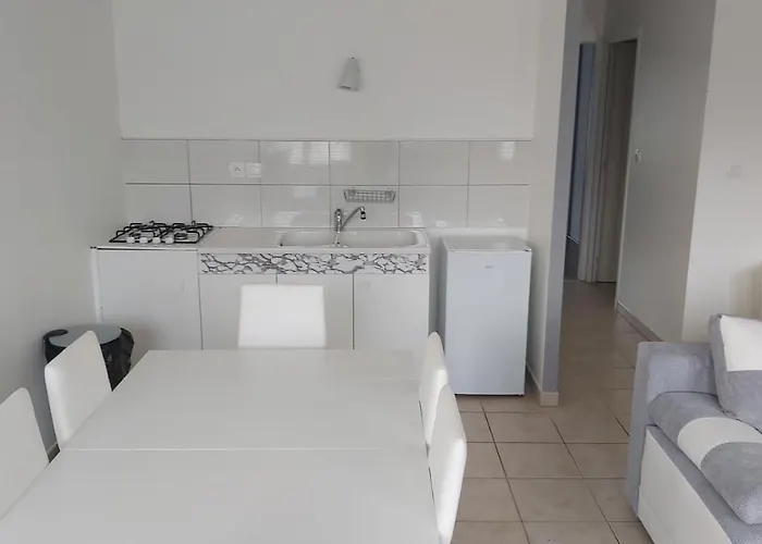 Lägenhet Appart Sylvain Neuilly-l'Eveque