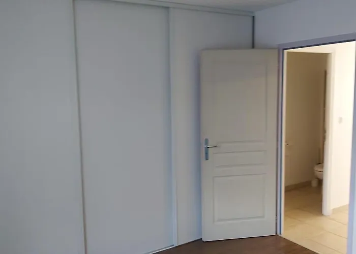 Lägenhet Appart Sylvain Neuilly-l'Eveque